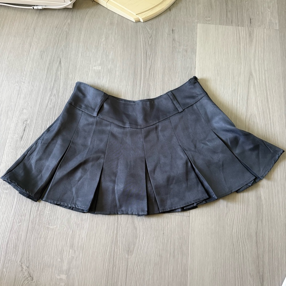 Elegant Black Pleated Skirt